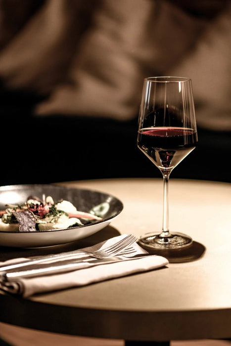 Schott Zwiesel Cabernet Rode wijnglas op tafel - Marvin's Maatwerk